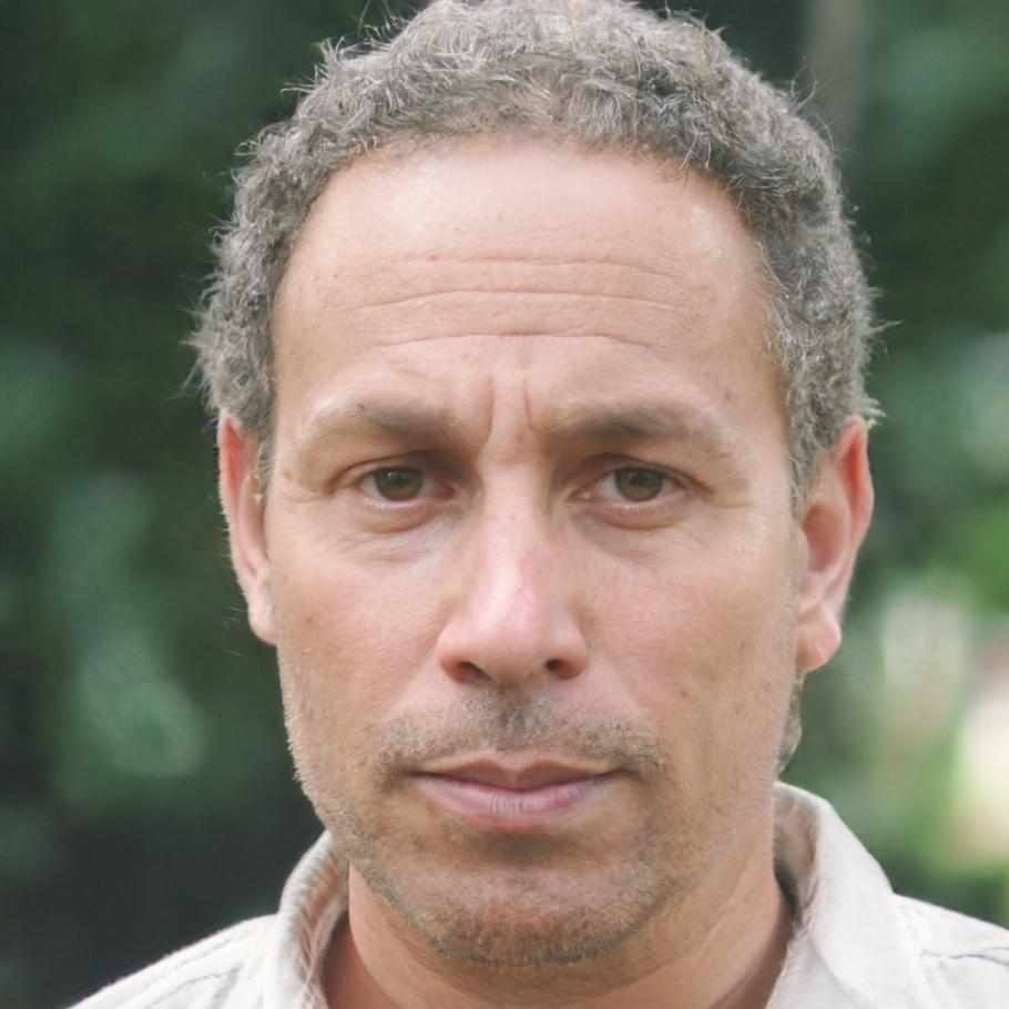 Portrait de Rémi Beaumont, analyste financier senior